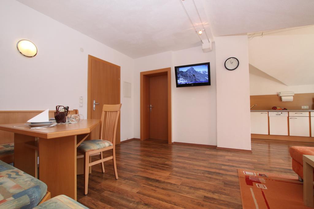Apart Rustica Kaunertal Exteriör bild